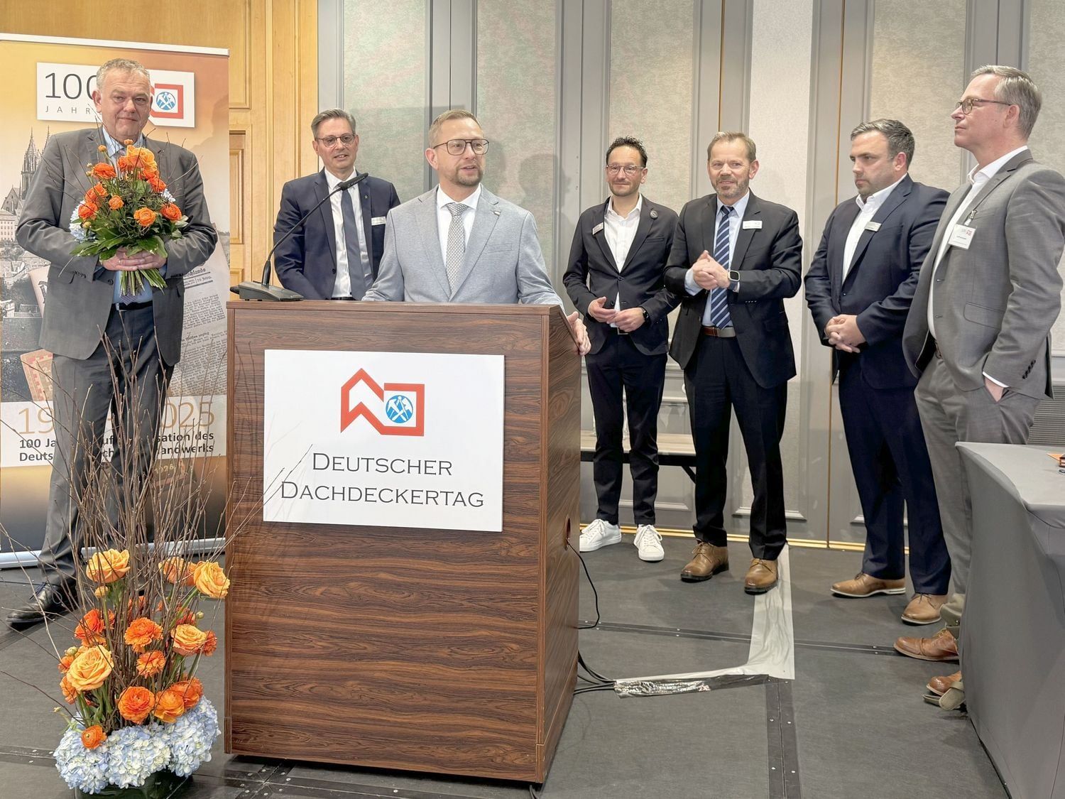 Dirk Sindermann (3.v.l.) Dirk Sindermann (3.v.l.)