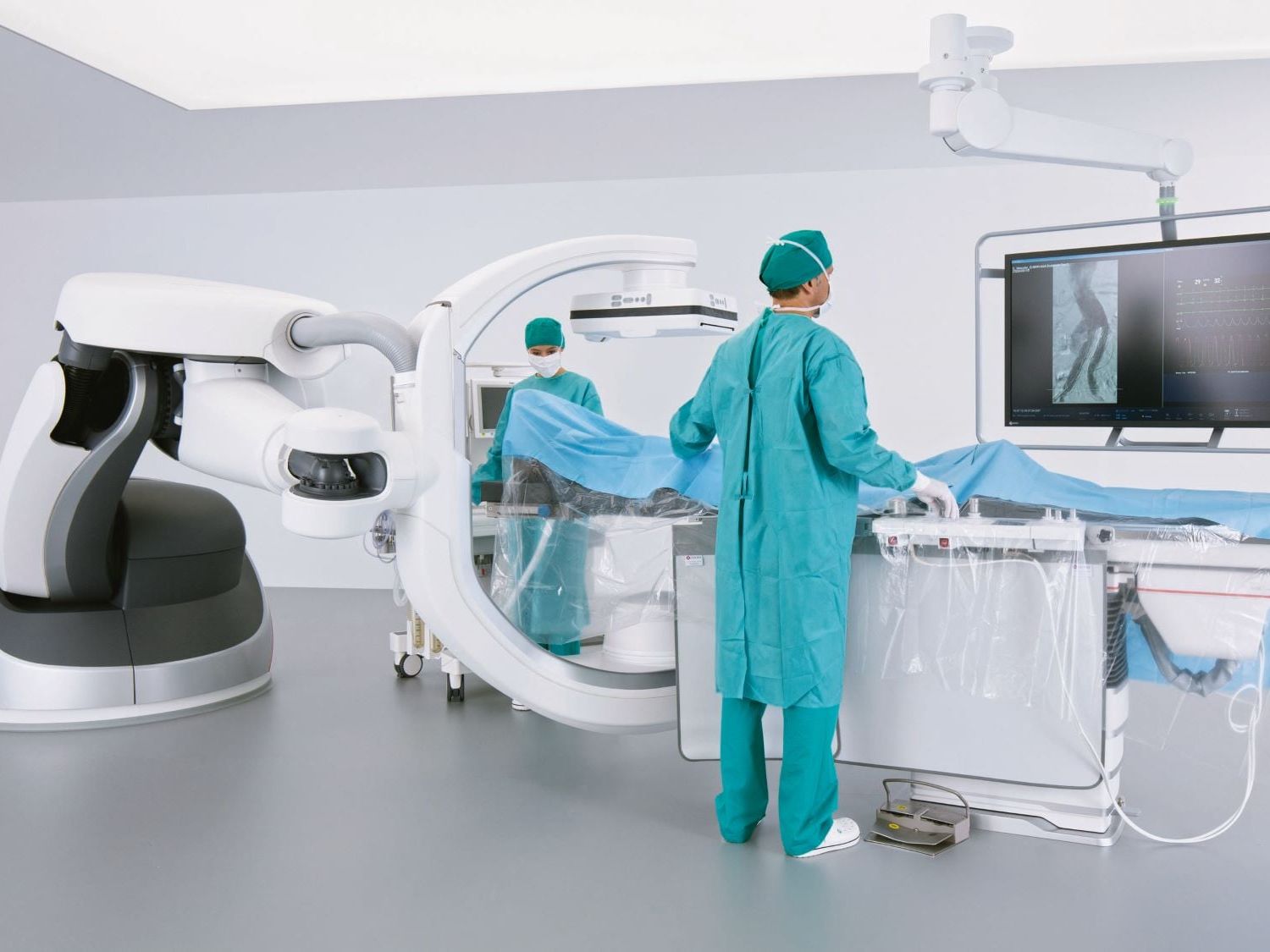 Operation with the KR Quantec: Kuka robots support minimally invasive surgery