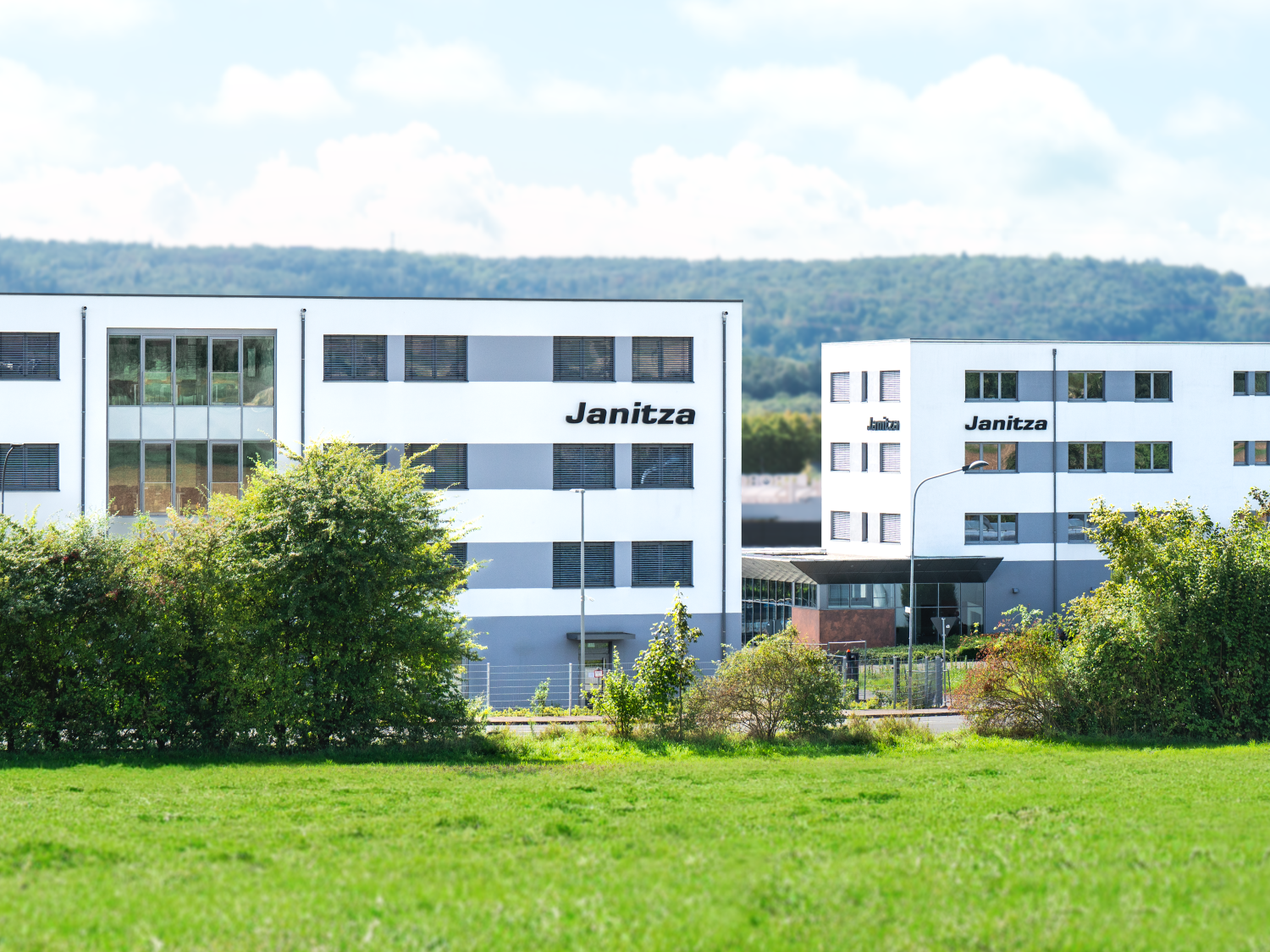 Energy technology: Janitza electronics cracks the 500-employee mark