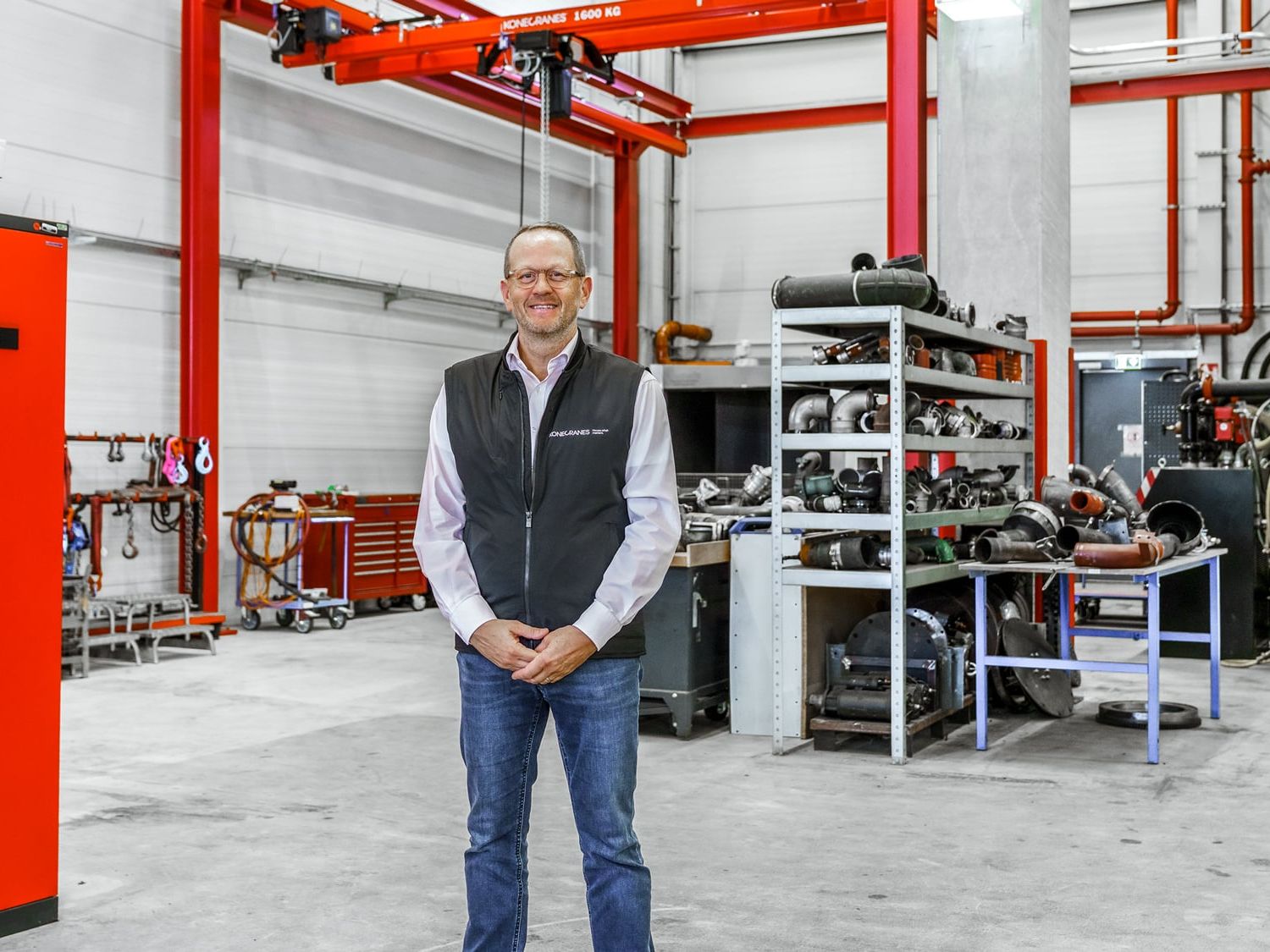 Modulare Kranlösung: Durchgängiger Materialfluss trotz baulicher Einschränkungen Modulare Kranlösung: Durchgängiger Materialfluss trotz baulicher Einschränkungen
