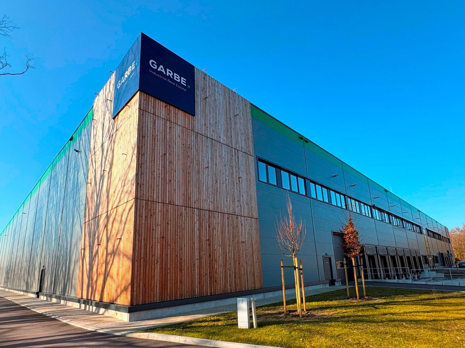 Cancom zieht bei Garbe Industrial ein: Hochmoderne Service Factory in Norderstedt Cancom zieht bei Garbe Industrial ein: Hochmoderne Service Factory in Norderstedt