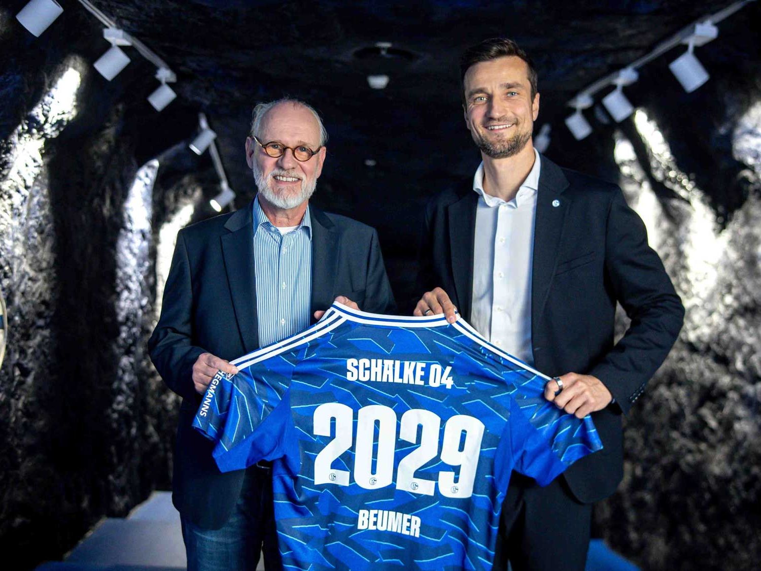 Großdeal im Ruhrgebiet: Neuer Trikotsponsor: Beumer steigt bei Schalke ein Großdeal im Ruhrgebiet: Neuer Trikotsponsor: Beumer steigt bei Schalke ein