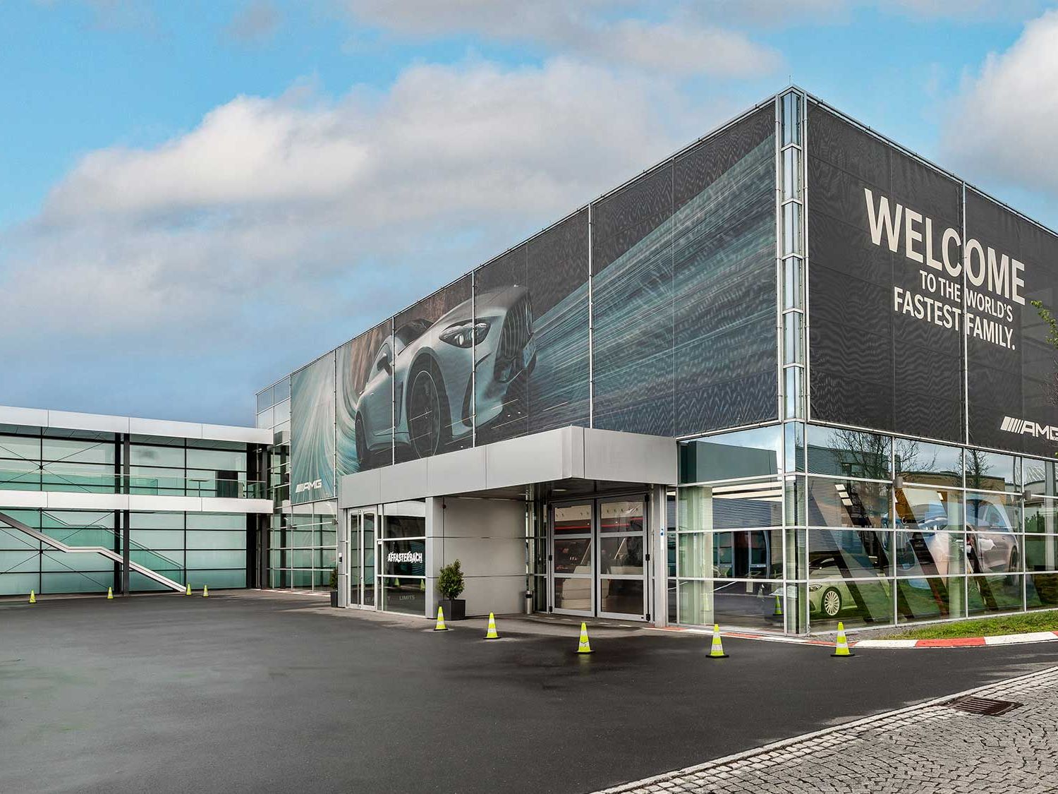 Lagerautomatisierung im Mercedes-AMG Werk: Element Logic optimiert AMG-Logistik Lagerautomatisierung im Mercedes-AMG Werk: Element Logic optimiert AMG-Logistik