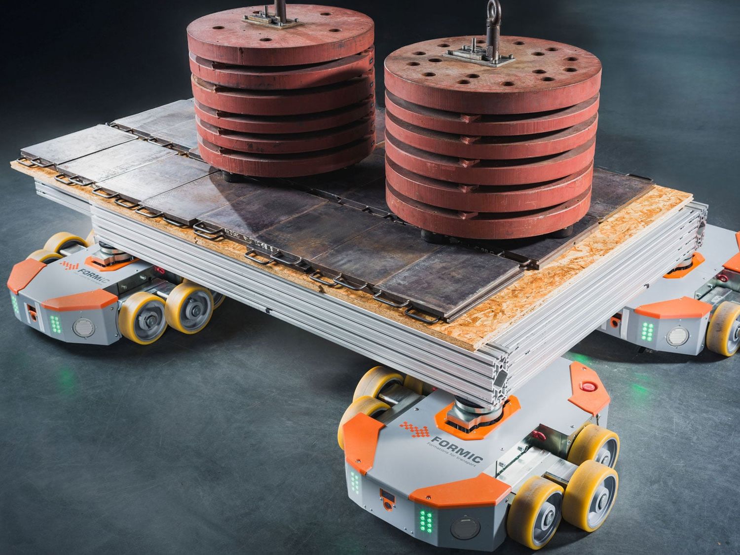 Schwerlasttransport: Schwarmbetrieb von AGVS Schwerlasttransport: Schwarmbetrieb von AGVS