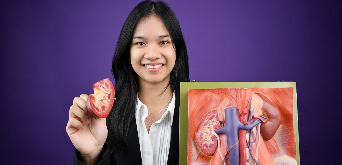 Bundessieg mit Big Data bei Jugend forscht: Erkenntnisse für die Transplantationsmedizin Jamila-Cate Tran überzeugte die Jury im Bundeswettbewerb im Fachgebiet Biologie.