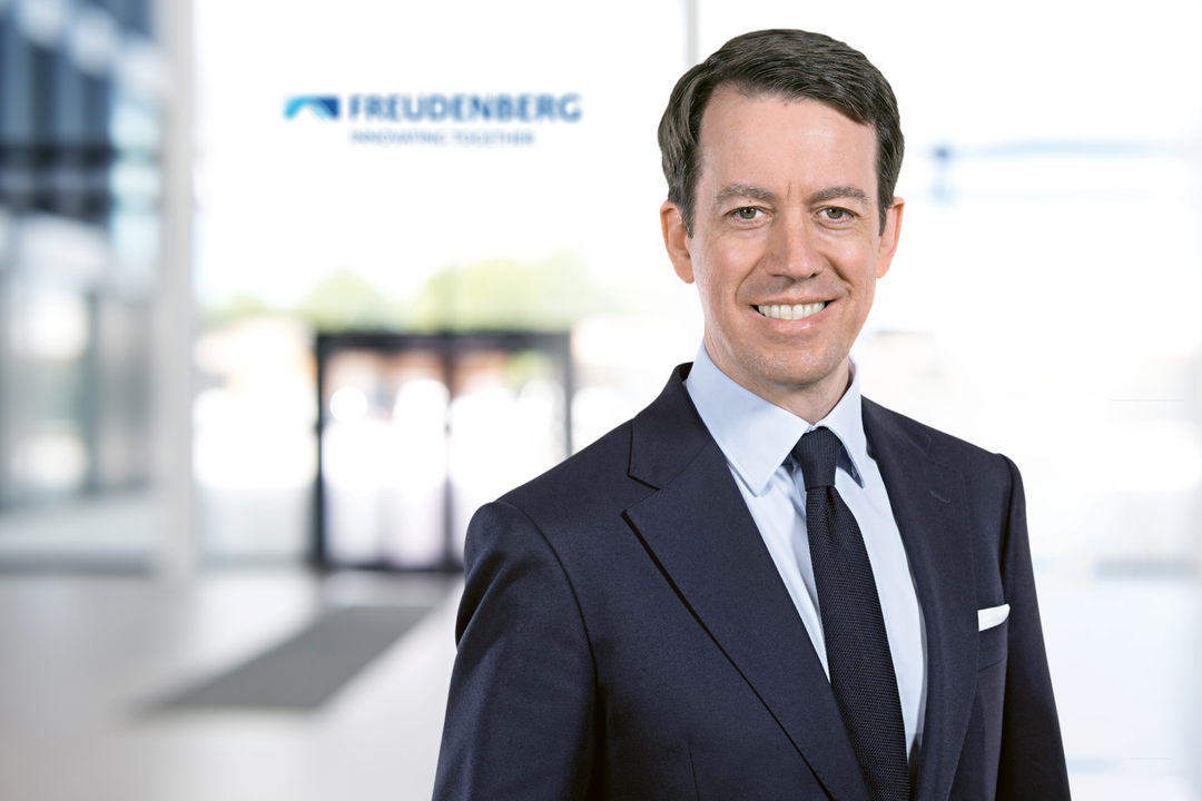 Freudenberg Sealing Technologies hat einen neuen CEO: Dr. Alexander Rozmán Freudenberg Sealing Technologies hat einen neuen CEO: Dr. Alexander Rozmán