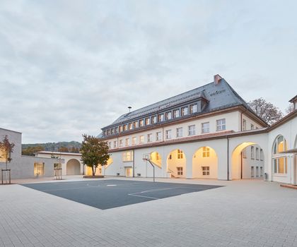 Denkmalgerechte Sanierung einer Grundschule mit mayer bährle