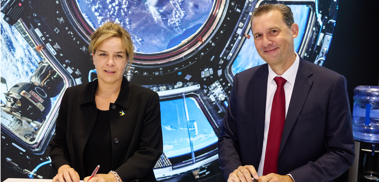 North Rhine-Westphalia and Siemens are collaborating on the Production Launch Center Defense (PLCD) North Rhine-Westphalia's Minister of Economic Affairs, Mona Neubaur, and Siemens executive Olaf Plante sign a memorandum of understanding on cooperation for the planned Production Launch Center Defense.
