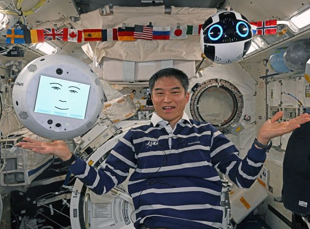 DLR: Robots play on board the ISS DLR: Robots play on board the ISS