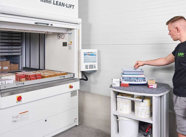 Vertikale Lagertechnik: Kompakt lagern, Raum nutzen Vertikale Lagertechnik: Kompakt lagern, Raum nutzen