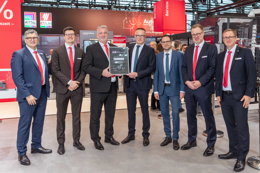 Teamwork for digital transformation in control and switchgear manufacturing (from left): Tim Kramer (RAS), Marc Walter (Rittal), Jochen Trautmann (RAS), Dietmar Meurer and Florian Löhr (Meurer-etechnik), Dr. Marco Litto and Christian Klaus (Eplan)