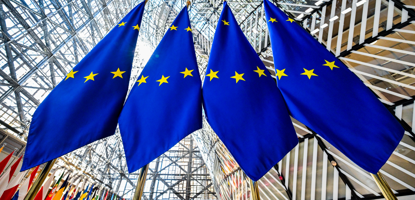 Neue Unternehmensform für Start-ups in Europa: Die EU Inc. kommt EU Flaggen als Symbolbild: Neue Unternehmensform für Start-ups in Europa: Die EU Inc. kommt