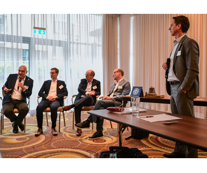 Shopfloor für Datenräume öffnen: Die WGP will KMU bei Digitalisierung unterstützen Podiumsdiskussion zur Frage, wie Datenräume im Shopfloor ankommen auf der WGP-Frühjahrstagung, 5. bis 8. Mai 2026 in Maastricht, (v.l.n.r.): Ingo Sawilla, R&D Manager Research, Head of Manufacturing X bei Trumpf, Dr. Marc-André Dittrich, Manager Central Development Coordination & Research Manager bei DMG Mori, Dr. Marc Hüske, Leiter Forum Manufacturing X beim VDMA, Ernst Stöckl-Pukall, Leiter des Referats Digitalisierung und Industrie 4.0 beim BMWI.
