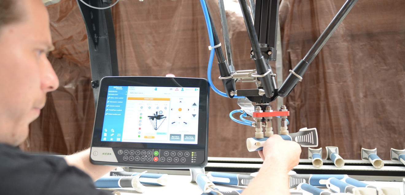 Wöhler Bohemia relies on wireless HMI operating devices from Keba in brush machine production Jan Markvart tests the "KeTop Safe Wireless" in production.