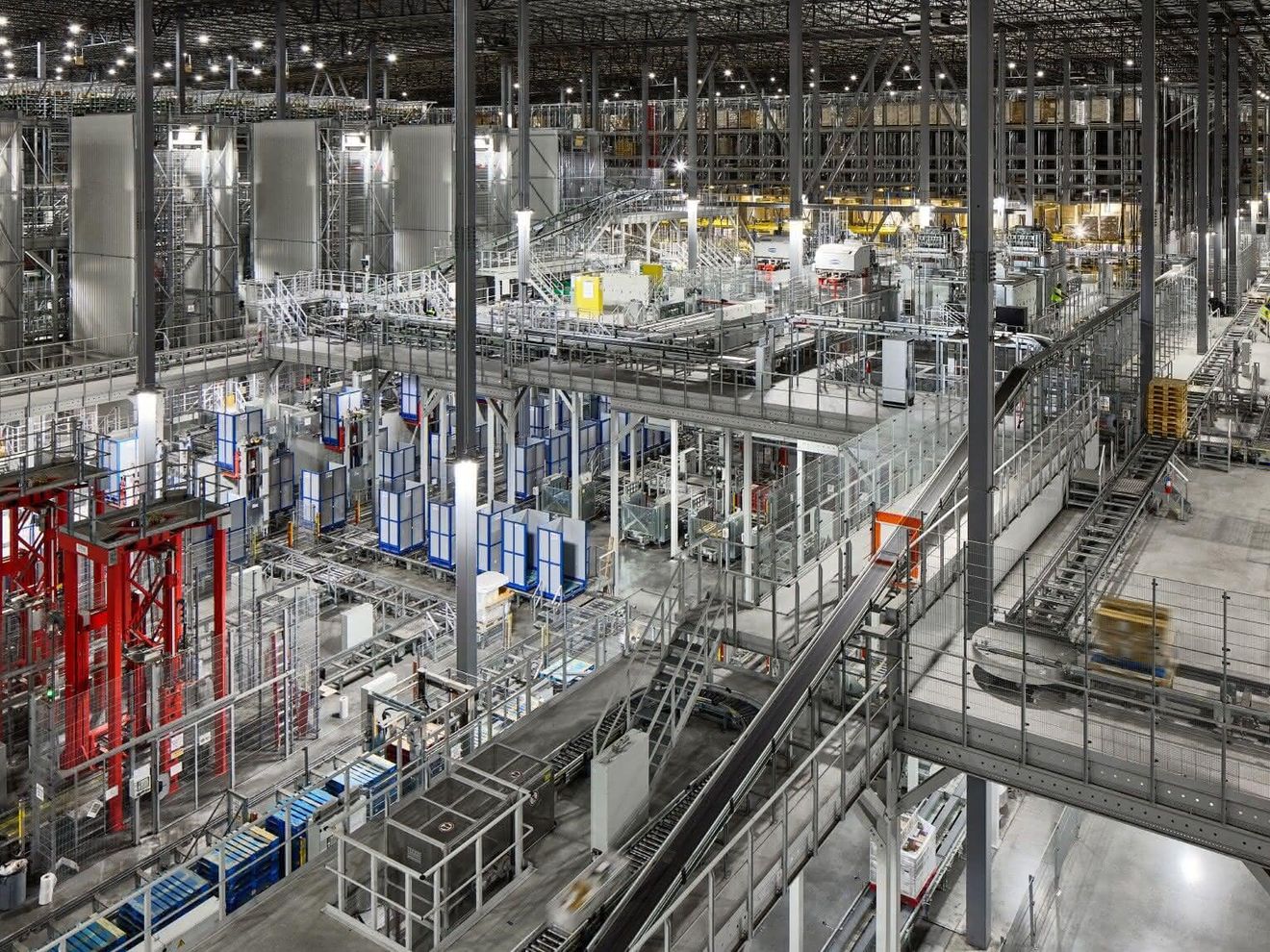 Lager- und Regalsysteme: Hochautomatisiert in allen Sortimentsbereichen Lager- und Regalsysteme: Hochautomatisiert in allen Sortimentsbereichen