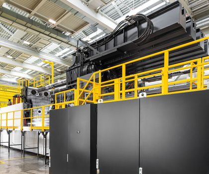 Zwei-Platten-Spritzgießmaschine: Engel baut Spritzgießmaschine in bisher unerreichter Dimension Zwei-Platten-Spritzgießmaschine: Engel baut Spritzgießmaschine in bisher unerreichter Dimension