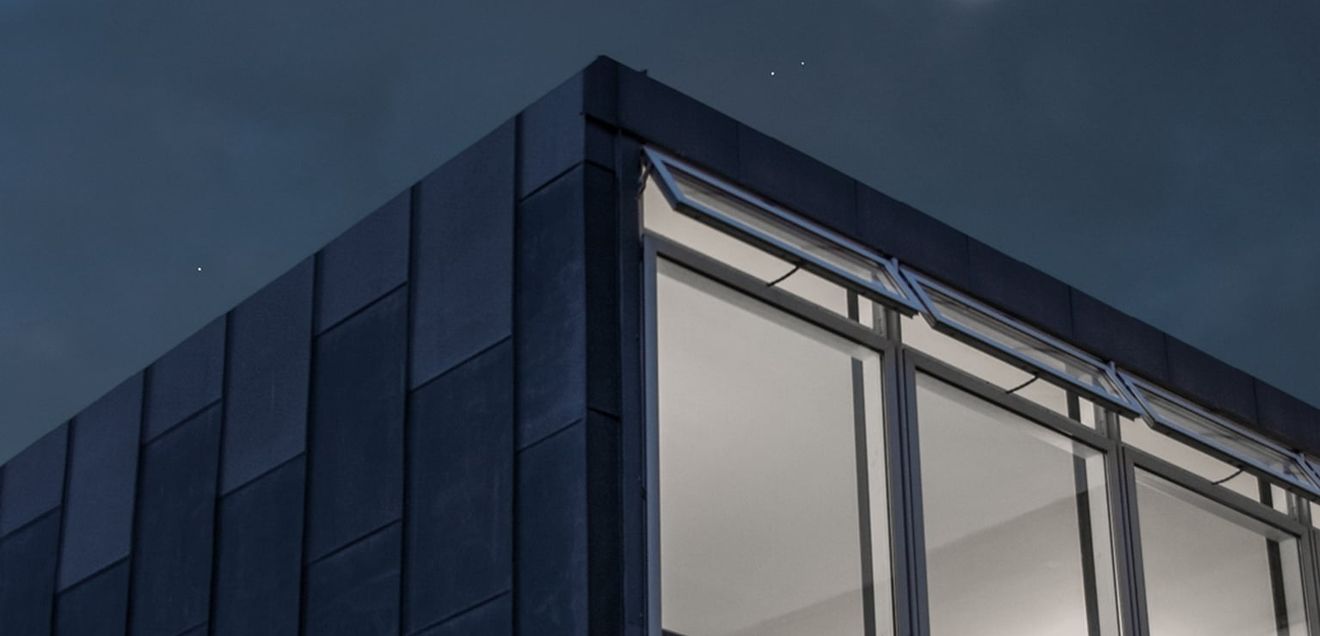 Wie Fenstersteuerung von WindowMaster Menschen und Gebäude schützt Wie Fenstersteuerung von WindowMaster Menschen und Gebäude schützt