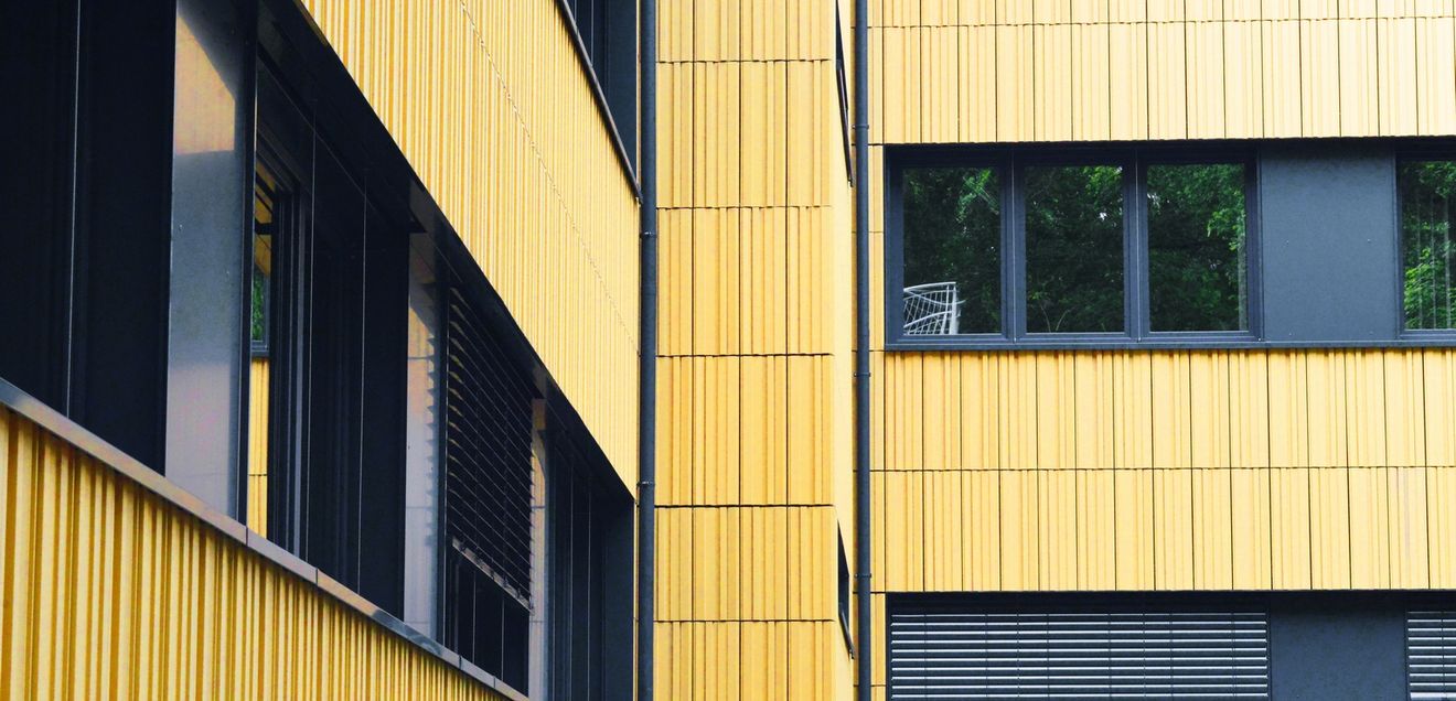 Tonality-Fassade für den Verwaltungsbau der Stadtwerke Hof widerstandsfähige Fassadenlösung von Tonality