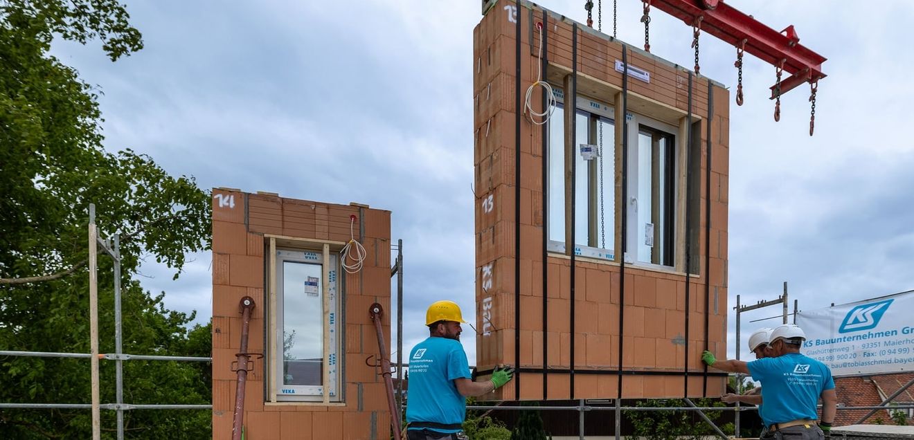 Ziegelfertigteile mit integrierten Systemlösungen im Geschosswohnungsbau