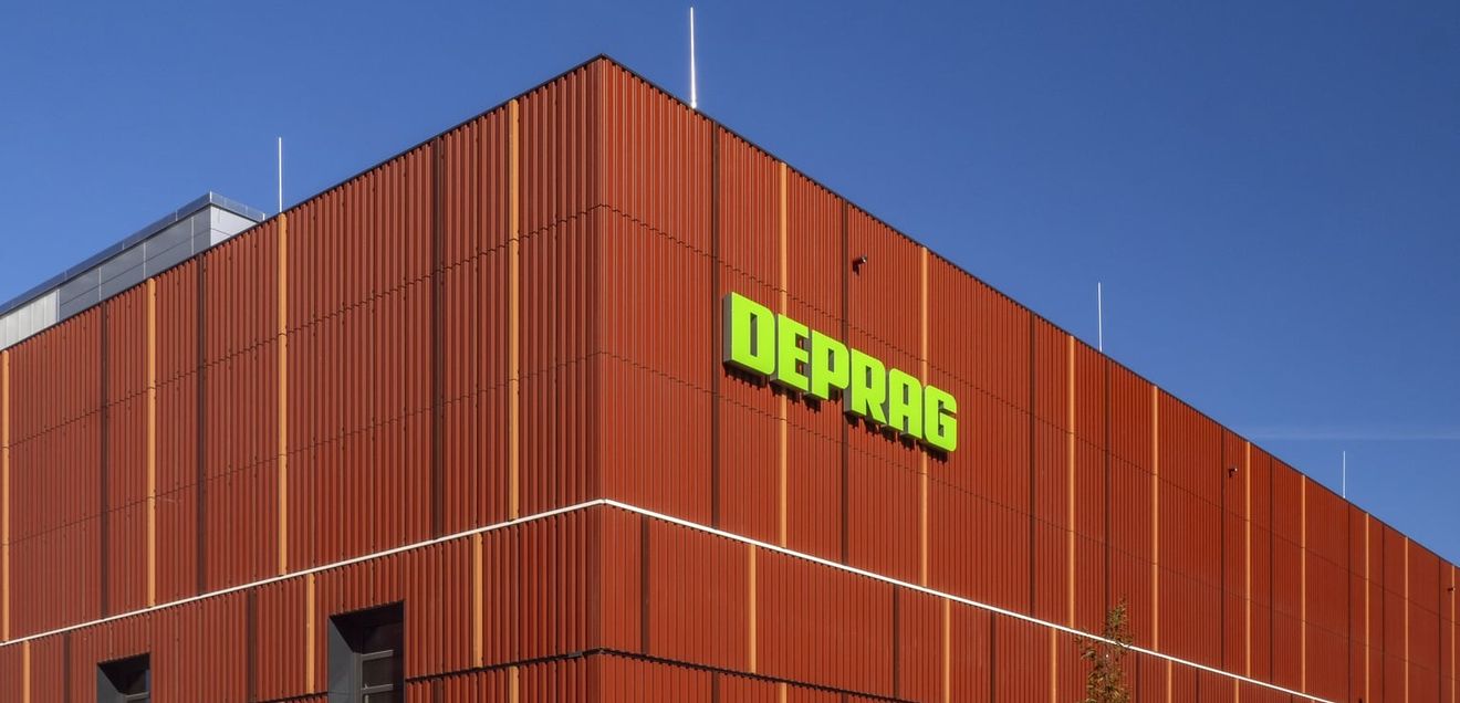 Keramische Vertikalfassade für den Industriebau von Leipfinger-Bader