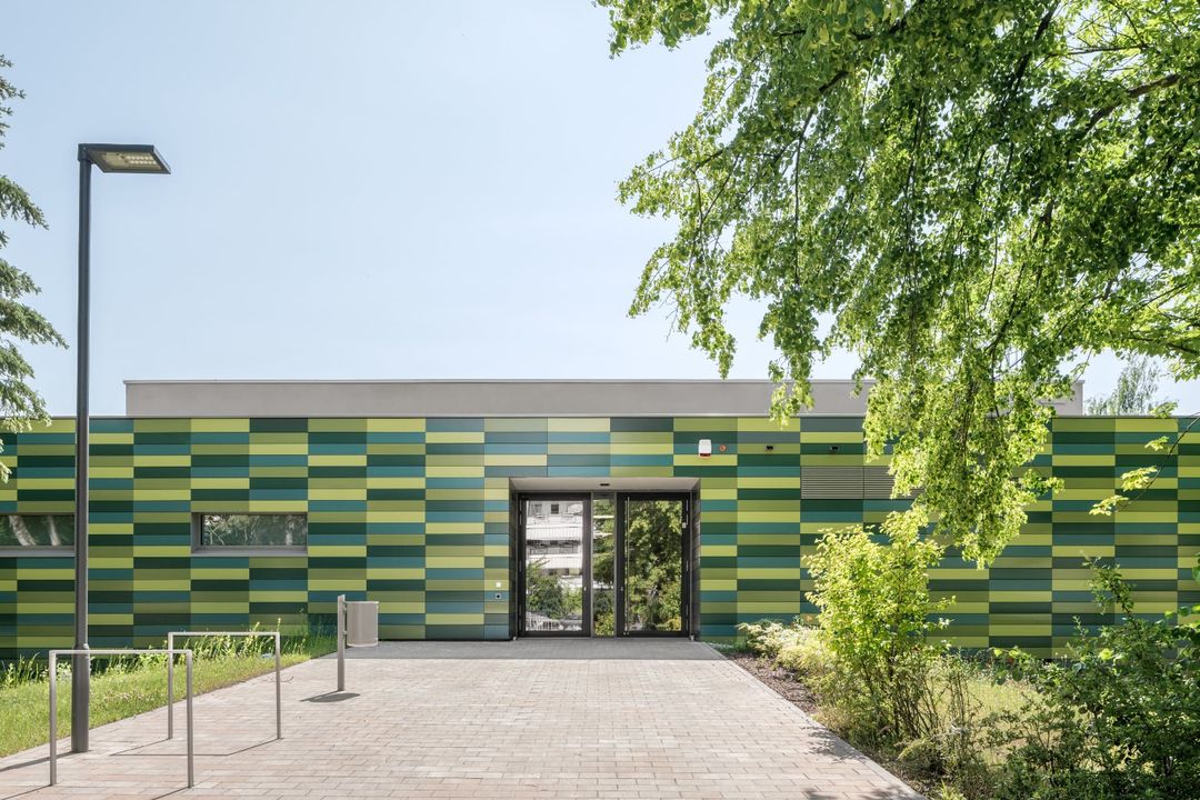 Leipfinger-Bader - Tonality-Keramikfassade prägt neue Inklusionssporthalle
