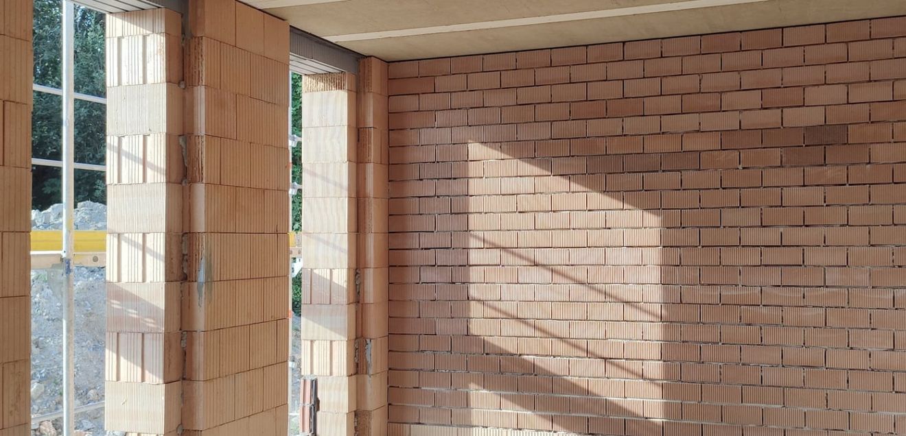 Bei einem Projekt in Tirschenreuth kam der Kaltziegel bereits als tragende Innenwand zum Einsatz. Bei einem Projekt in Tirschenreuth kam der Kaltziegel bereits als tragende Innenwand zum Einsatz.