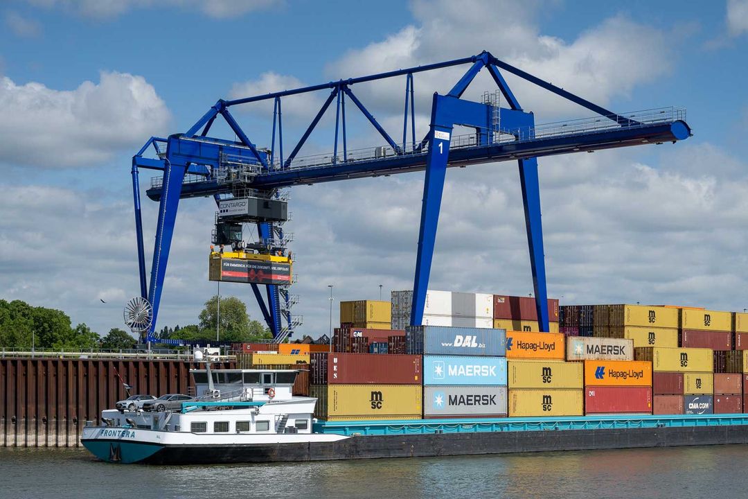 Contargo schließt Terminal-Ausbau ab: Neue Containerbrücke am Port Emmerich Contargo schließt Terminal-Ausbau ab: Neue Containerbrücke am Port Emmerich