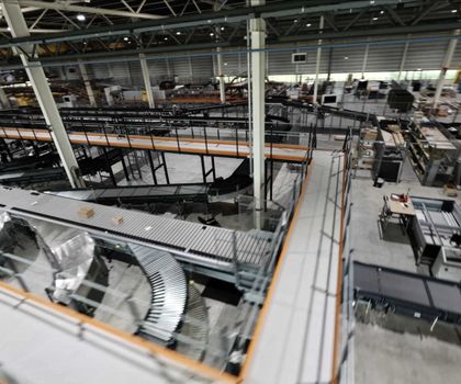 Nominiert als materialfluss Produkt des Jahres 2026: Vanderlande: Line-Sorter-System SPOX