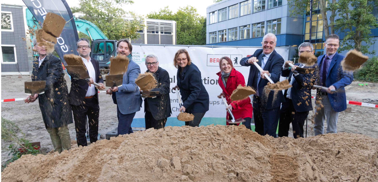 Chemical Invention Factory in Berlin: Europas größte Laborinfrastruktur für Grüne Chemie Die Verantwortlichen beim ersten Spatenstich zum Bau der Chemical Invention Factory