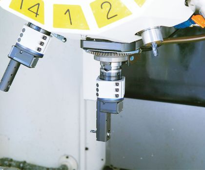 Leichte Winkelköpfe für kleine Bearbeitungszentren: Weniger Gewicht bringt Tempo in die Maschine Leichte Winkelköpfe für kleine Bearbeitungszentren: Weniger Gewicht bringt Tempo in die Maschine