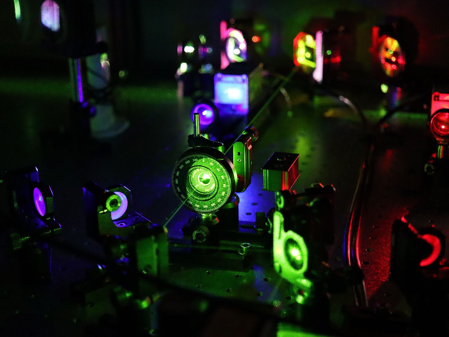 Echtzeit-Bildgebung mit Fluoreszenzmikroskopie: Dynamische Molekülaggregate in lebenden Zellen quantifizieren HILO-Mikroskop