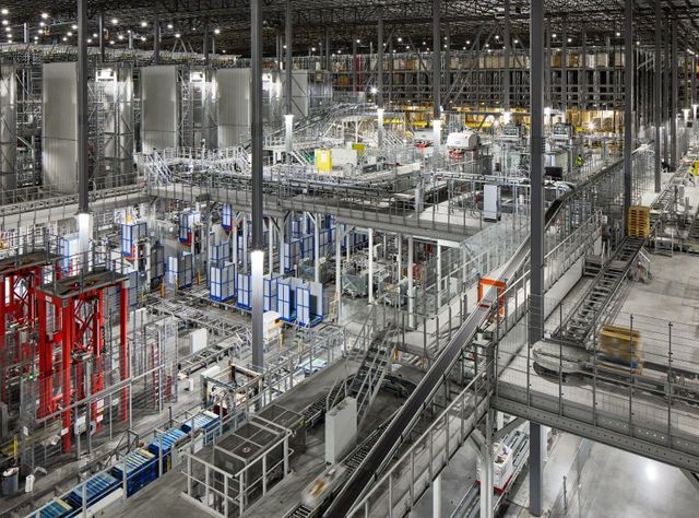 Lager- und Regalsysteme: Hochautomatisiert in allen Sortimentsbereichen Lager- und Regalsysteme: Hochautomatisiert in allen Sortimentsbereichen