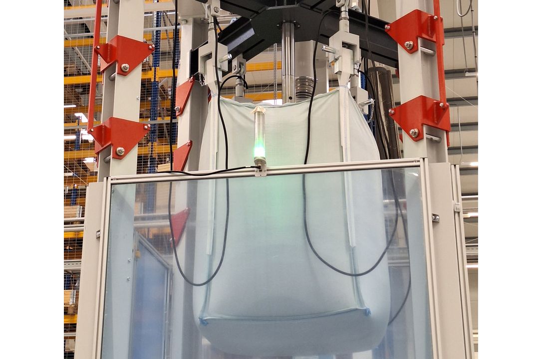 Starlinger auf der Interpack 2026: Starlinger demonstriert Belastungstest für Big Bags Starlinger auf der Interpack 2026: Starlinger demonstriert Belastungstest für Big Bags
