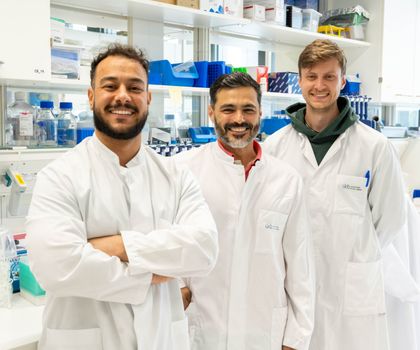 Dr. Ibrahim Hawwari Prof. Bernardo Franklin Lukas Roßnagel Dr. Ibrahim Hawwari, Prof. Bernardo Franklin und Lukas Roßnagel im Labor