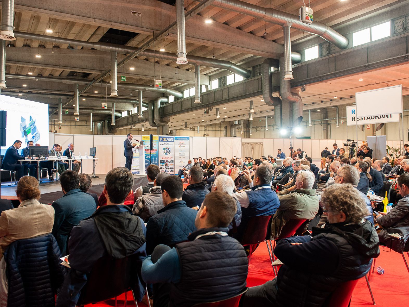 Über 190 Aussteller präsentierten auf der Hydrogen Expo neue Technologien in den Bereichen Wasserstofferzeugung, Brennstoffzellenentwicklung, Energiespeicherung und unterstützende Infrastruktur.