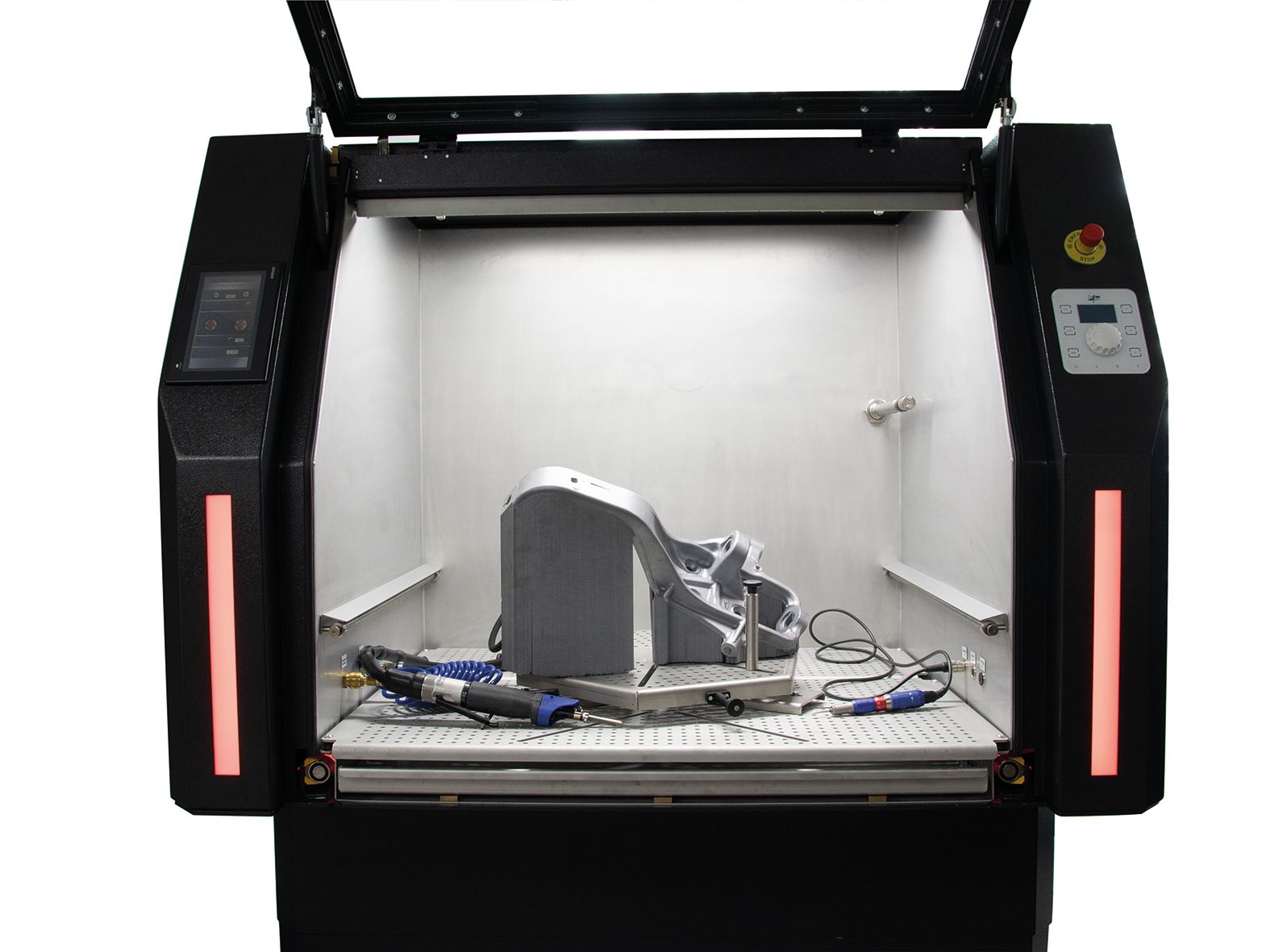 Größerer Arbeitsraum, bessere Sicht: Joke entwickelt Arbeitsstation zur 3D-Druck-Nachbearbeitung weiter