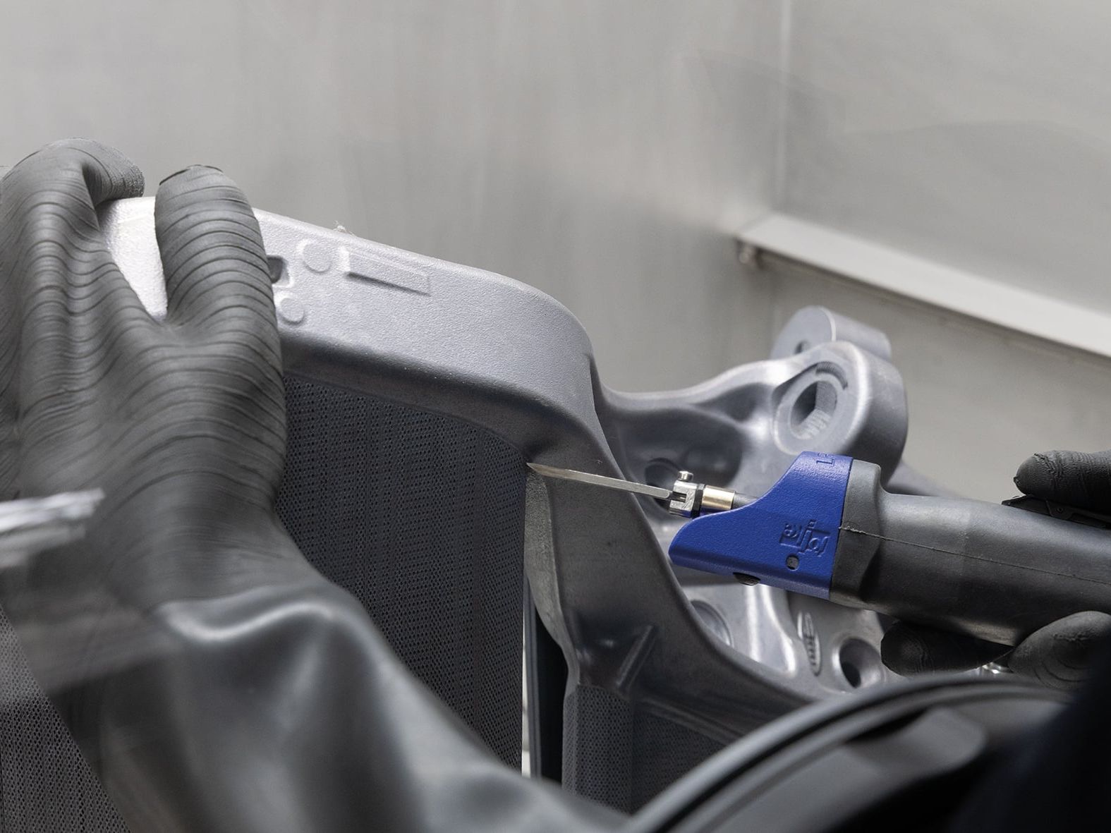 Größerer Arbeitsraum, bessere Sicht: Joke entwickelt Arbeitsstation zur 3D-Druck-Nachbearbeitung weiter Größerer Arbeitsraum, bessere Sicht: Joke entwickelt Arbeitsstation zur 3D-Druck-Nachbearbeitung weiter