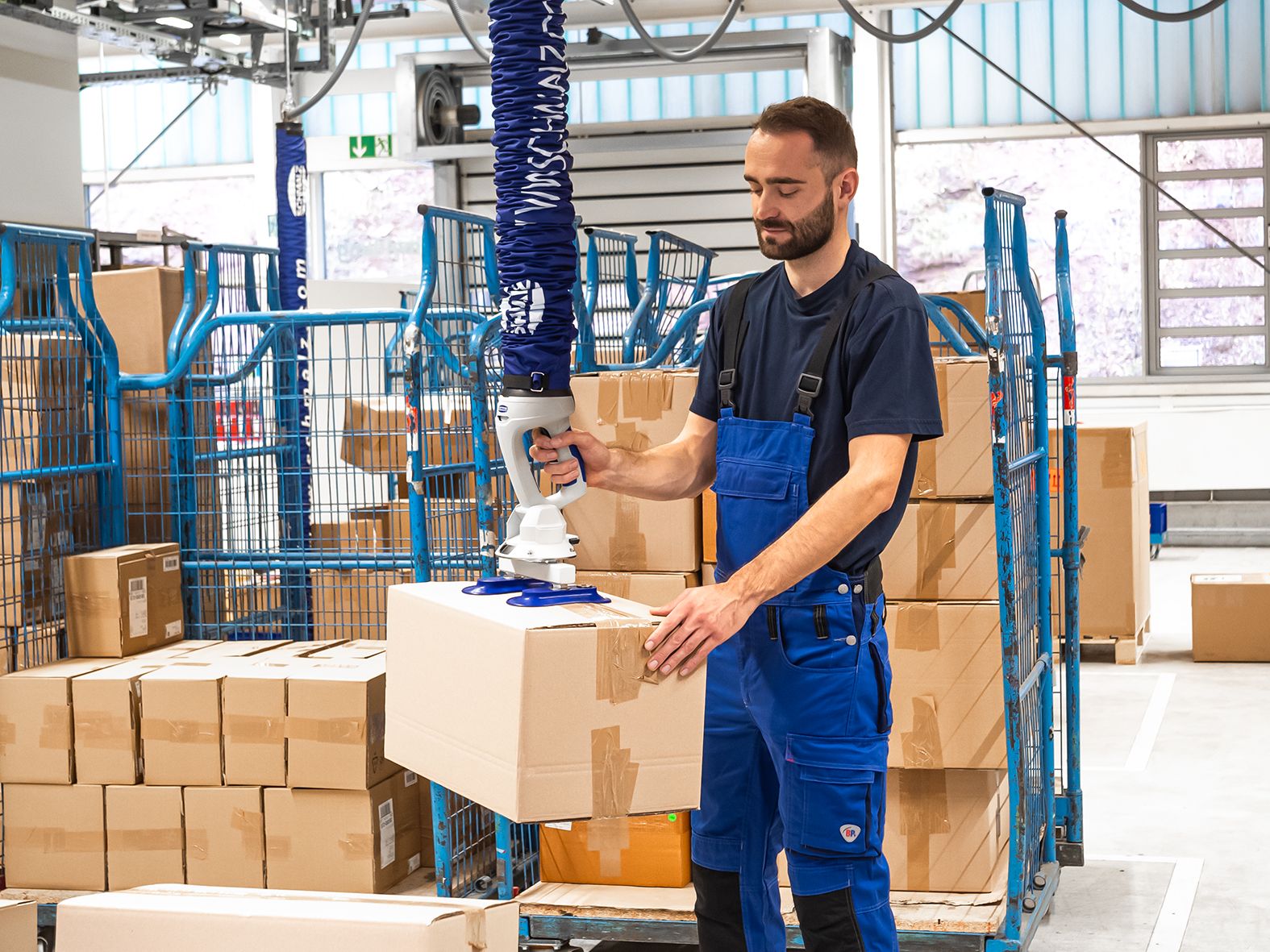 Logimat 2025: Gripping and lifting: Even more ergonomics in intralogistics