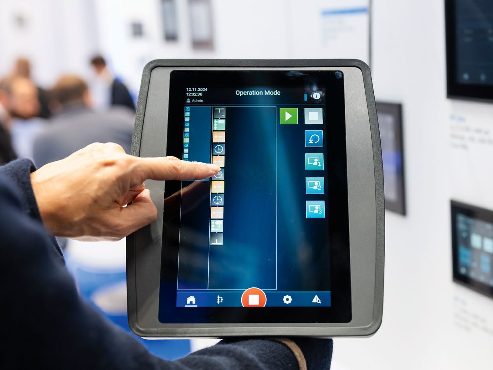 Bedienen & Beobachten – 3. Platz: Sigmatek – Mobiles Multi-Touch-Panel ‚HGT 1054‘ Bedienen & Beobachten – 3. Platz: Sigmatek – Mobiles Multi-Touch-Panel ‚HGT 1054‘