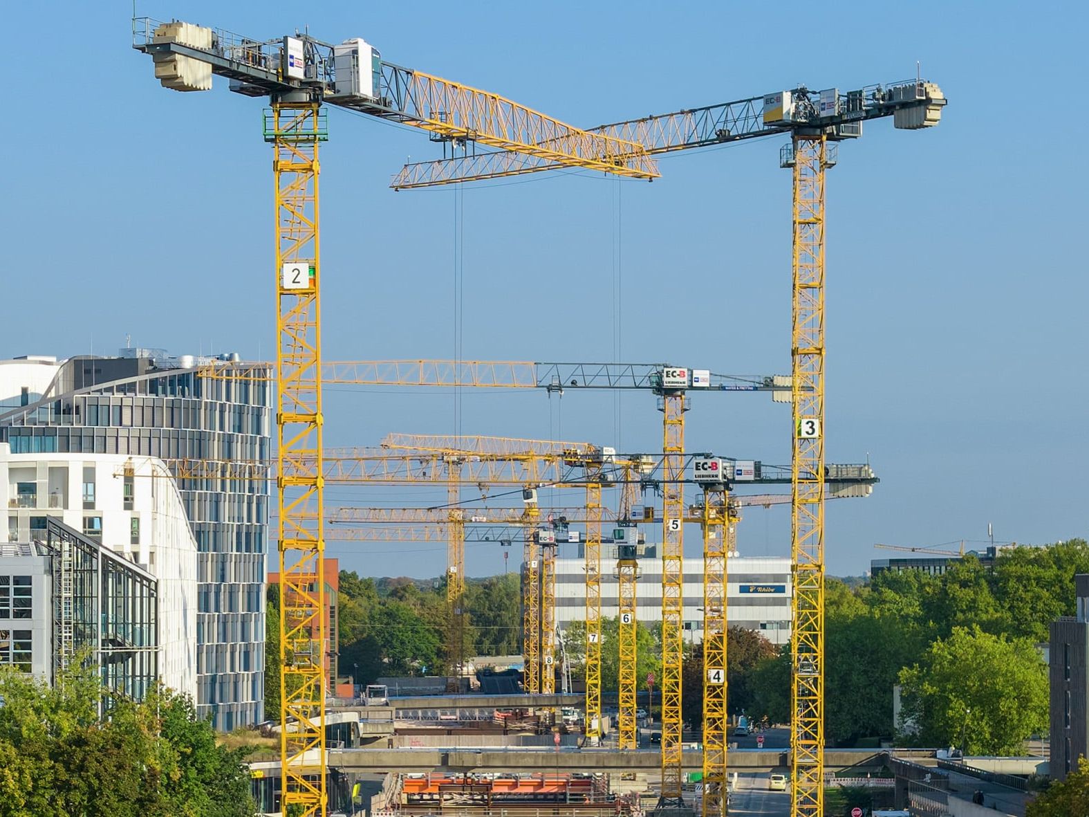 Größtes U-Bahn-Projekt Deutschlands: Liebherr-Krane gestalten Bau der U5 in Hamburg