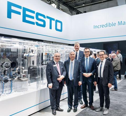Festo at the Hannover Messe in its anniversary year: Federal Minister of Education and Research congratulates Festo on 100 years
