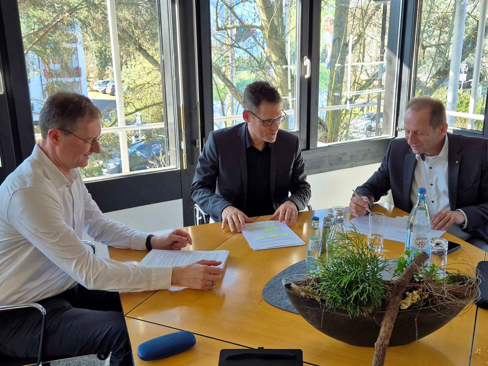 V.l.: BGL-Hauptgeschäftsführer Dr. Guido Glania, BuGG-Präsident Dr. Gunter Mann und BGL-Präsident Thomas Banzhaf V.l.: BGL-Hauptgeschäftsführer Dr. Guido Glania, BuGG-Präsident Dr. Gunter Mann und BGL-Präsident Thomas Banzhaf