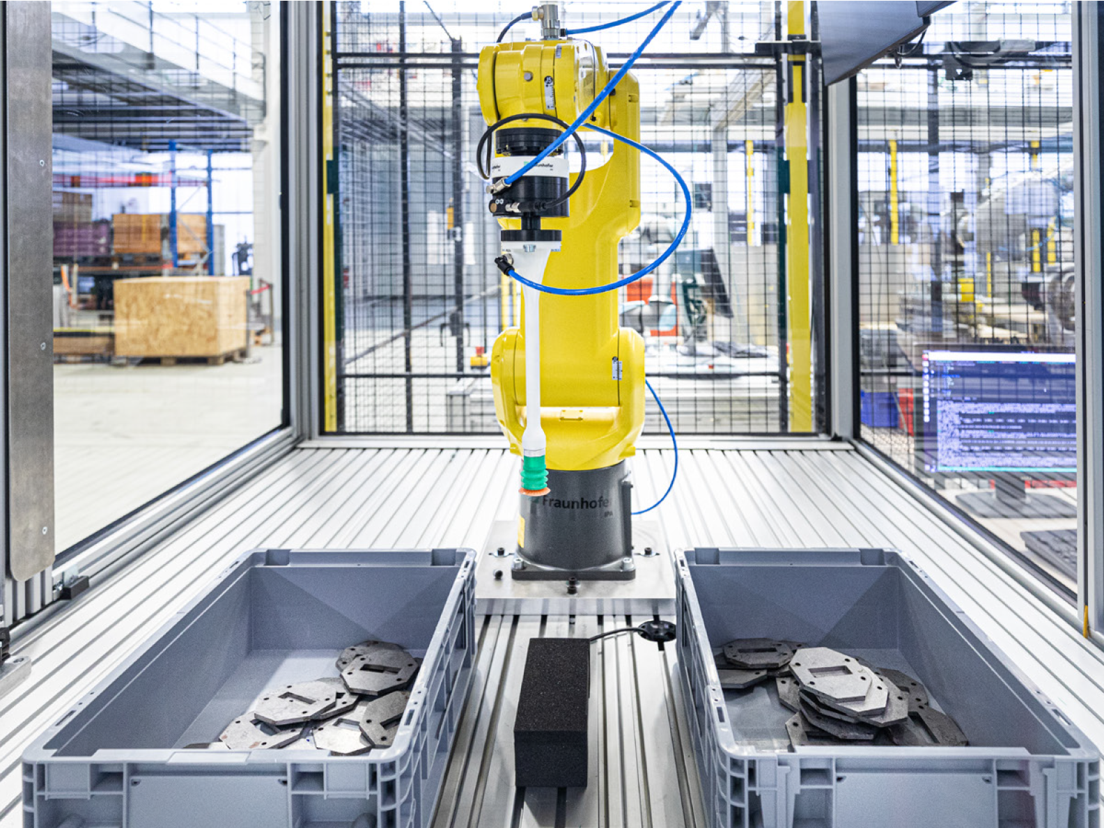 Auf der Logimat präsentiert das Fraunhofer IPA nachhaltige und effiziente Automatisierungslösungen wie das Bin Picking und Bin Packing. Auf der Logimat präsentiert das Fraunhofer IPA nachhaltige und effiziente Automatisierungslösungen wie das Bin Picking und Bin Packing.