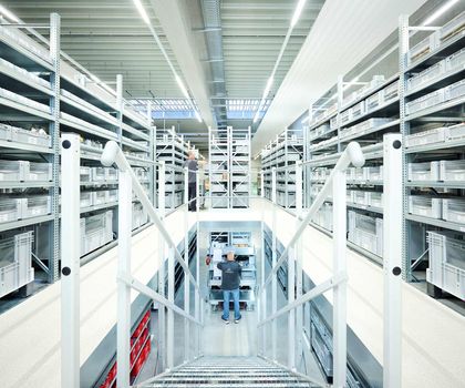 Containers, boxes and pallets: Structured and compact storage Containers, boxes and pallets: Structured and compact storage