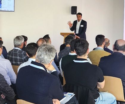 Barrier Day bei Smurfit Westrock: Reifenhäusers neue Blaskopf-Generation im Einsatz zu sehen Barrier Day bei Smurfit Westrock: Reifenhäusers neue Blaskopf-Generation im Einsatz zu sehen