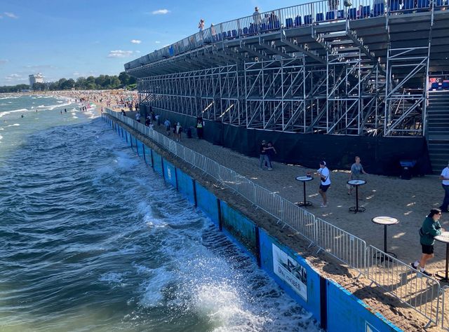 Strand wird Stadion Präzisionsarbeit am Timmendorfer Strand