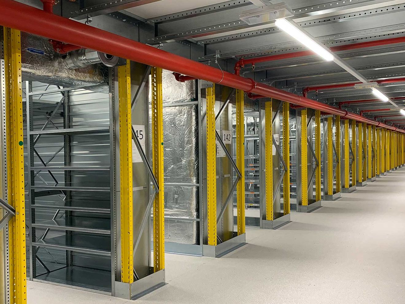 Beleuchtung: Neue Lichtbandsysteme für die Logistik Beleuchtung: Neue Lichtbandsysteme für die Logistik