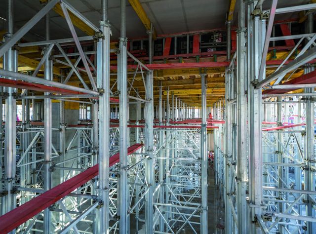 Gerüste von Noe auf der Baustelle der Berlin Docks