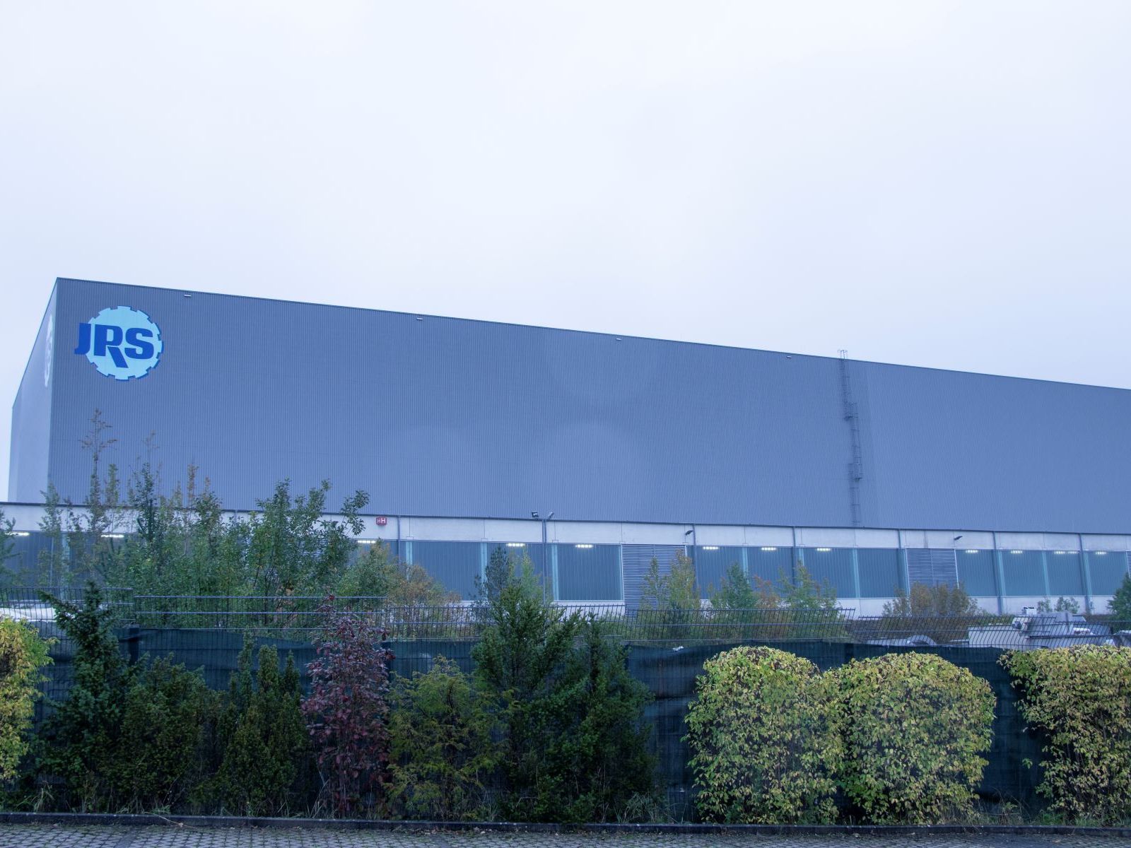 Retrofit of a high-bay warehouse: Up to date with every fiber