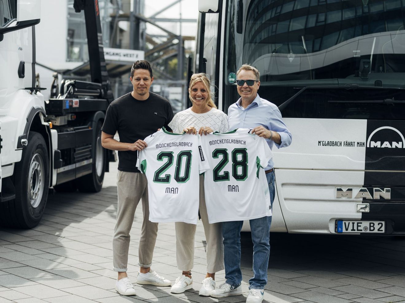 Borussia Mönchengladbach und MAN Truck & Bus verlängern Zusammenarbeit bis 2028 Borussia Mönchengladbach und MAN Truck & Bus verlängern Zusammenarbeit bis 2028